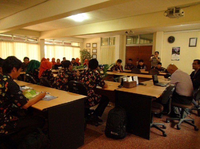 Matkul administrasi negara ui